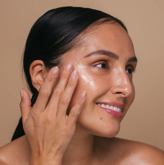This Canadian made face serum not only brightens but also calms redness, soothes breakouts, and enhances your skin's natural radiance.