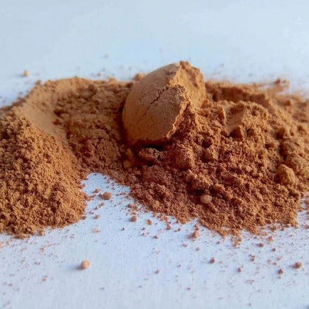 This normal hair shampoo bar is crafted with Rhassoul volcanic Clay, a purifying mineral used to care for hair that dates back to the 8th century. The clay's natural sediments absorb toxins and deep cleanses without drying the scalp.