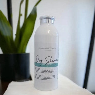 This natural dry shampoo made in Canada by the Old Soul Soap Company comes in a 85 g shaker bottle and helps to revive your hair between washes, boosts volume and absorbs oils.