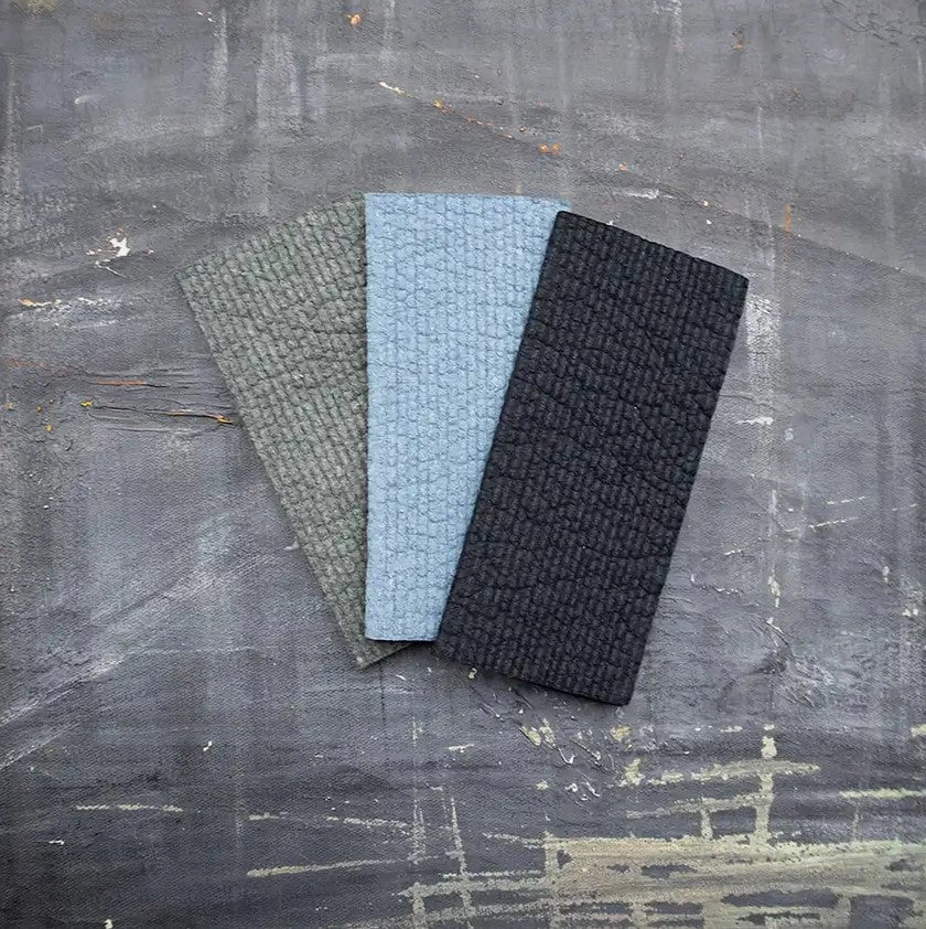This set of Elements of Nature Plantish sponge cloths features three grey, black and green solid dark colours to help minimize the appearance of stains but can also be easily cleaned