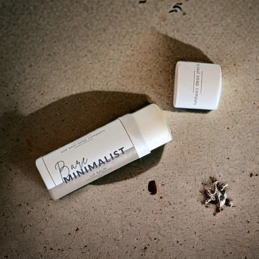 This Minimalist Lip Balm by the Old Soul Soap Company is Canadian made and naturally unflavoured. It features a long lasting blend of oils and butters infused with calendula and chamomile in a push up cardboard tube.