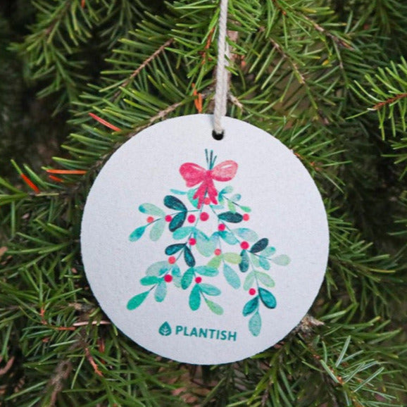 Made from 100% vegetable cellulose (wood pulp), this mistletoe sponge mirrors the texture and functionality of a traditional sponge.