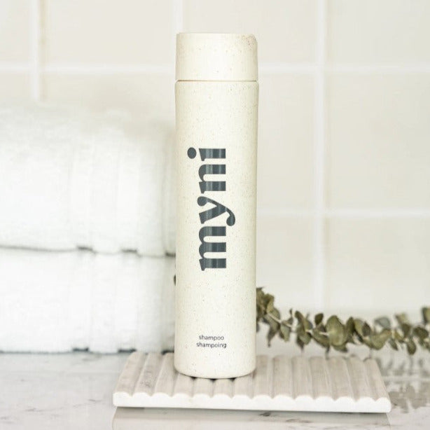 Myni Shampoo Bottle 400 ml comes in the Myni Shampoo Starter Set alongside a 'Oh My Peach' Shampoo Powder