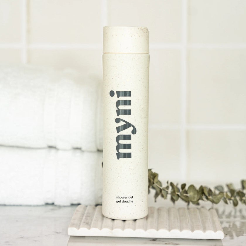 Myni Shower Gel Bottle 400 ml comes in the Myni Shower Gel Starter Set alongside a 'Oh My Peach' Shower Gel Powder