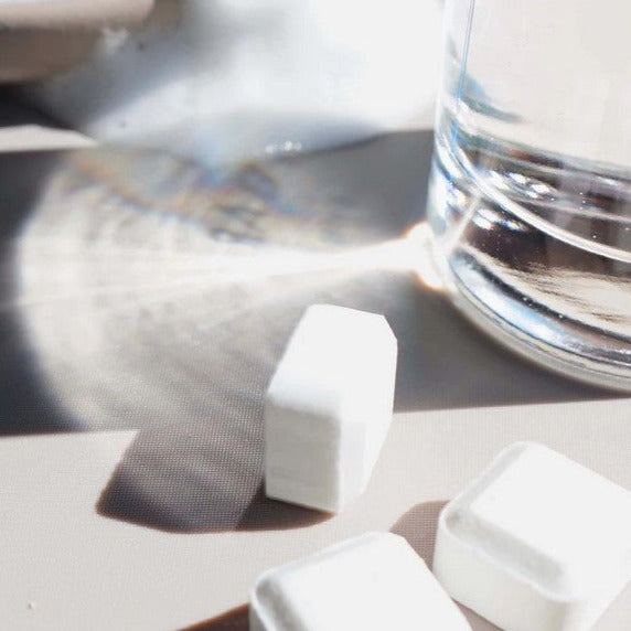 One foaming hand soap dispenser used with countless soap tablet refills helps reduce CO2 transport emissions, prevent plastic bottles from being produced and discarded, and provide you with exceptional convenience.