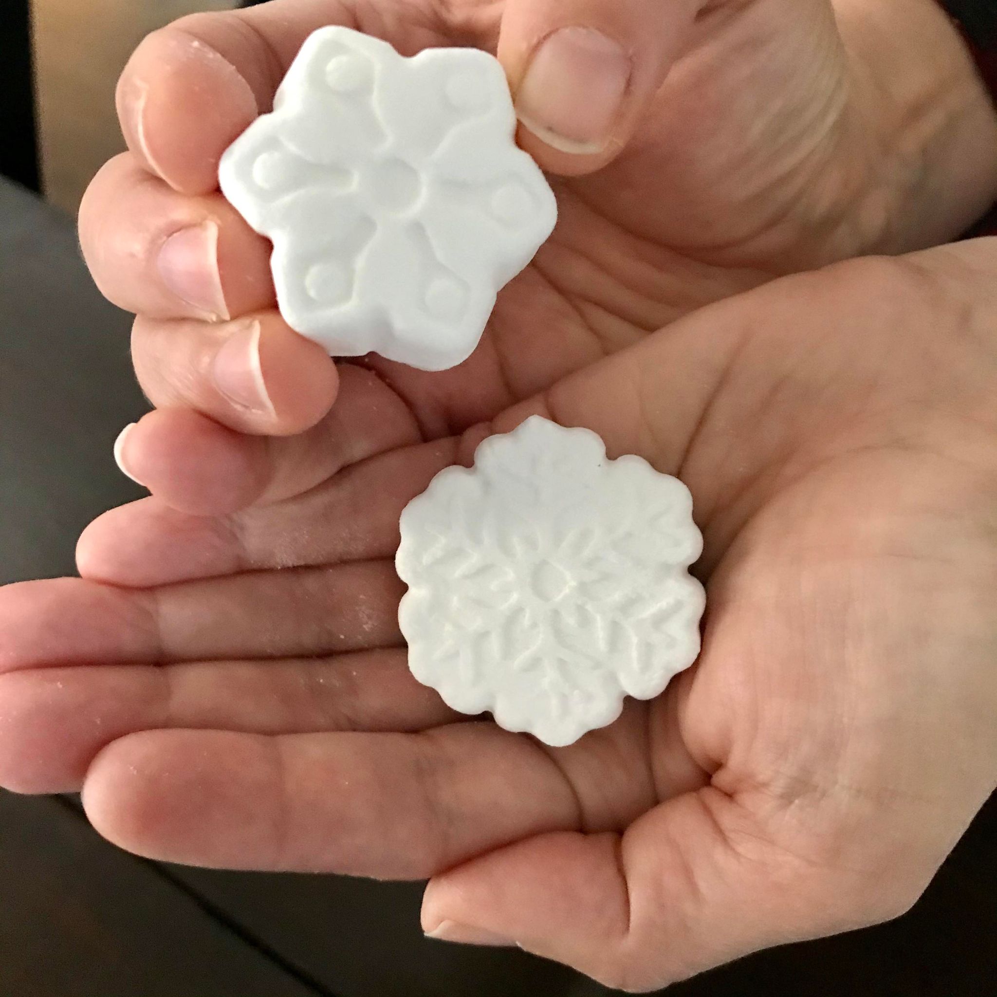 canadian made eucalyptus spearmint snowflake shower melts made in Canada by Simply Natural Canada in regular snowflake and petite snowflake sets of 3