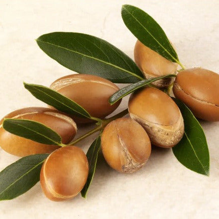 Crafted withArgan oil this conditoner bar has the ability to permeate the hair cuticle making the hair appear healthier naturally. Its essential fatty acids and Vitamin E properties replenish dull hair with a luxurious shine, naturally.