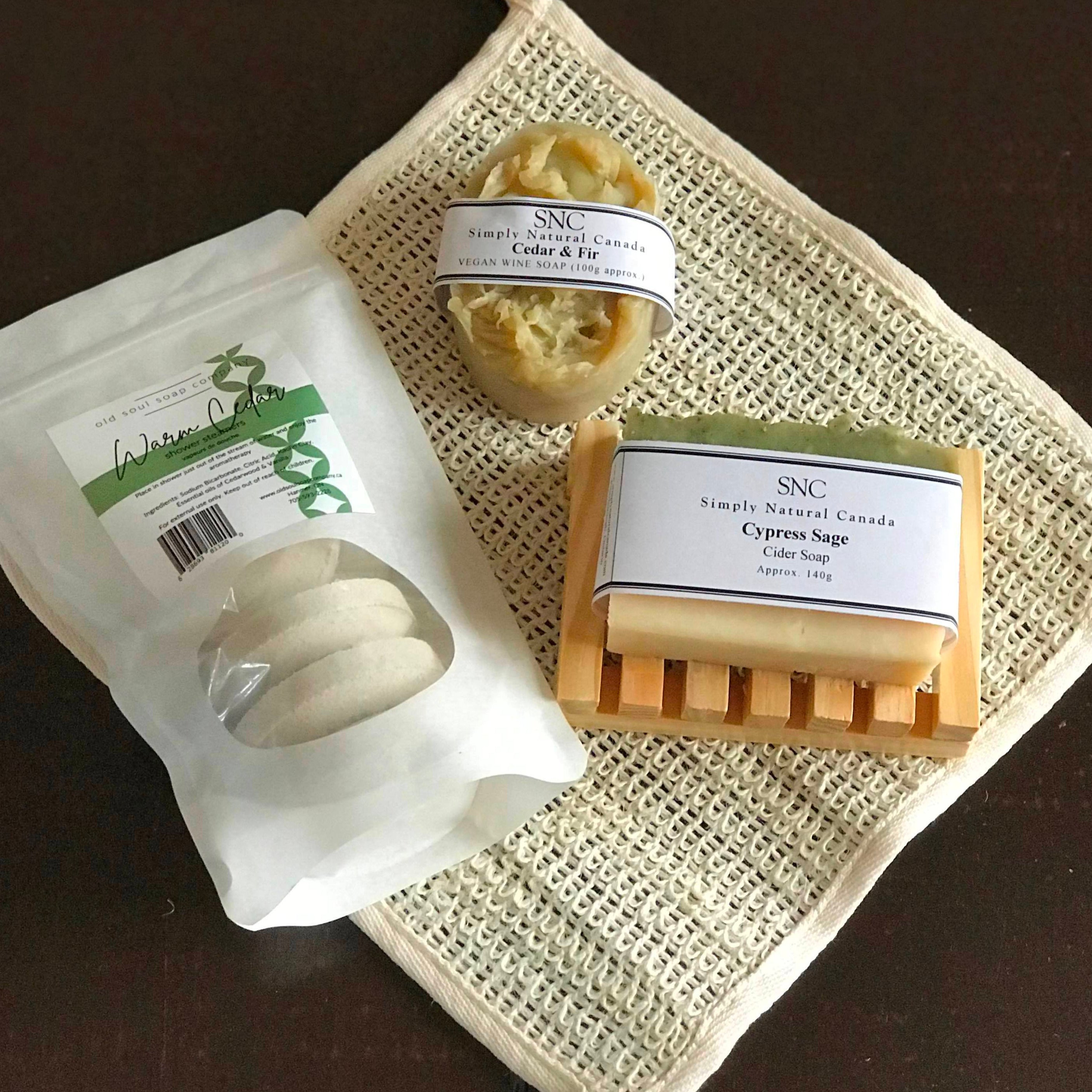Love all the smell of being in the woods? If so, you may enjoy this Warm Cedar Gift Box featuring natural products from the Old Soul Soap Company and Simply Natural Canada (SNC) which is like taking a winter walk in the woods.