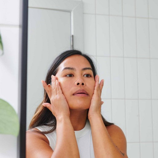 After your shave, apply a few drops of Leaf Shave Oil and rub into your skin for lasting hydration.