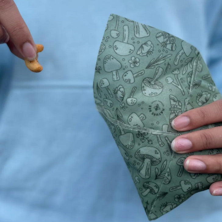 Ideal for wrapping up on the go snacks, each use of these beeswax food wraps help reduce single-use plastic from entering landfills and oceans