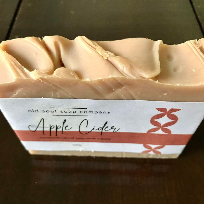 Crafted by the Old Soul Soap Company this Canadian made vegan soap bar (100 g.) is an invigorating bar that features the natural goodness of fresh picked apples and warm apple cider. 