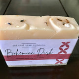 Crafted by the Old Soul Soap Company this Canadian made vegan soap bar (100 g.) is a revitalizing bar offering a luxurious bathing experience where you can indulge in the earthy scents of the changing leaves.