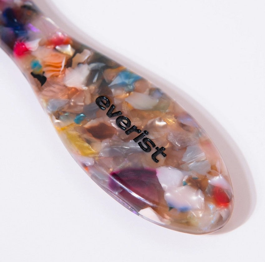Everist Smooth & Shine Hair Brush handle in multicolour recycled material with Everist logo, showcasing eco-friendly and unique design.