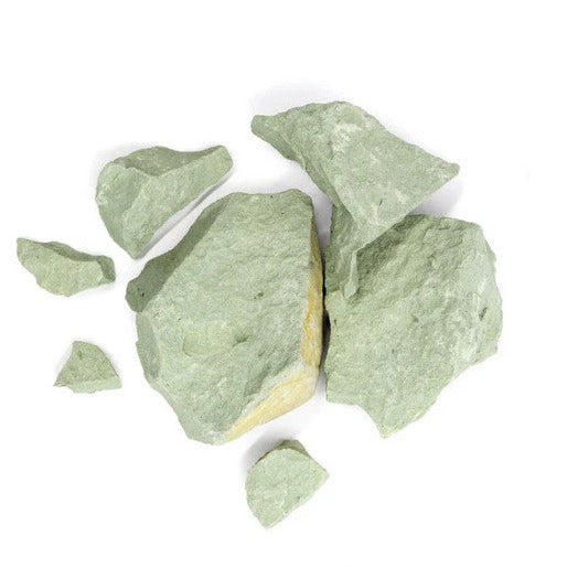 The green clay in this Aurore Boréale shampoo bar for oily and delicate hair is a powerful volcanic mineral which is able to absorb excess sebum build-up while detoxifying hair.