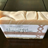 Crafted by the Old Soul Soap Company this vegan soap bar (100 g.) is a reinvigorating bar  featuring Frankincense, Cedarwood, Cinnamon and Vanilla essential oils. 
