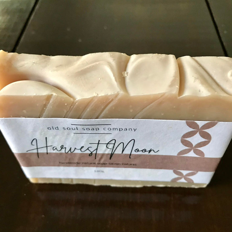 Crafted by the Old Soul Soap Company this vegan soap bar (100 g.) is a reinvigorating bar  featuring Frankincense, Cedarwood, Cinnamon and Vanilla essential oils. 