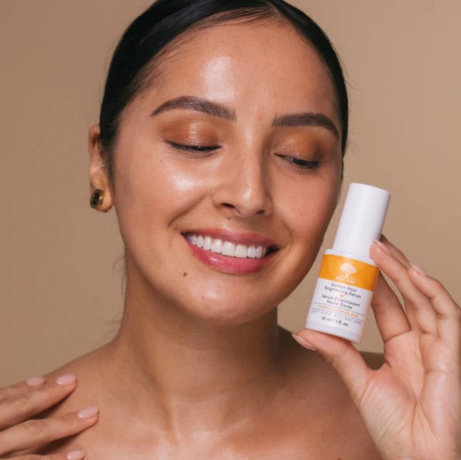 This Vitamin C Serum helps protect against sun damage. Packed with antioxidants to actively repair and strengthen skin barrier, leaving it resilient and refreshed.