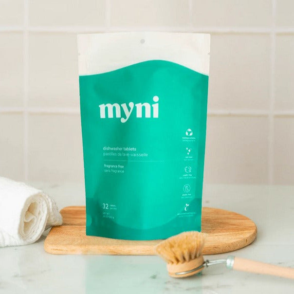 This fragrance-free concentrated dishwasher detergent made in Canada by myni comes in a 32 unit compostable pouch and is an ecological, zero waste solution to remove stubborn stains from your dishes.