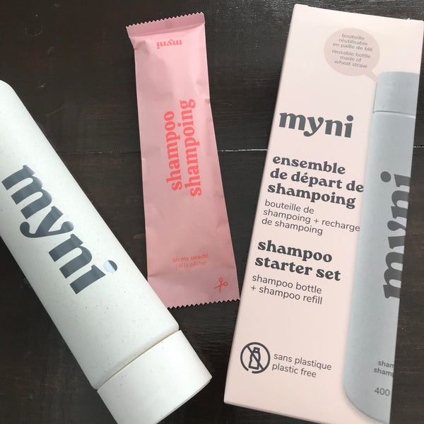 Myni Shampoo Starter Set is the first Canadian made shampoo in the form of a powder that can be rehydrated in water.  It comes with a 400 ml wheat straw bottle and a 'Oh My Peach' shampoo powder