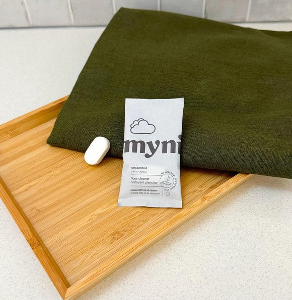 Transform your cleaning routine with this new floor cleaner tablet from myni. Specially designed for use with a jet mop, this spray mop cleaner concentrate delivers uncompromising cleanliness, preserving the delicateness of your floors.