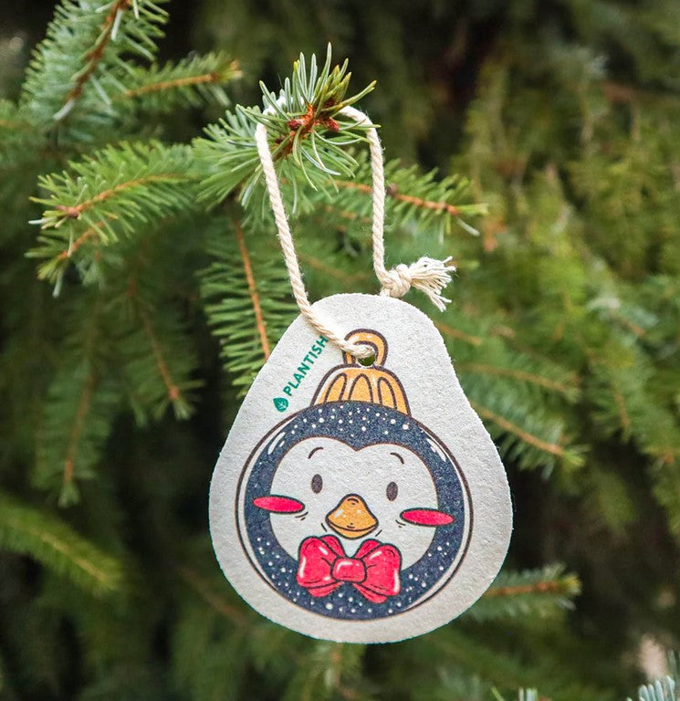 Made from 100% vegetable cellulose (wood pulp), this penguin sponge ornament mirrors the texture and functionality of traditional sponges without plastic.