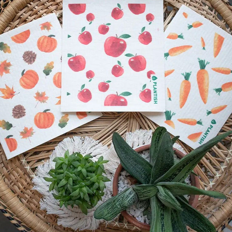 Introducing the Golden Harvest Swedish Sponge Cloth set featuring carrot, apple and pumpkin patterns by the Canadian brand Plantish inspired by the fruits and vegetables of the fall harvest! 