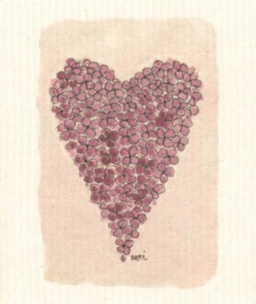 Compostable eco sponge cloth made of cellulose and featuring a lovely motif of purple hydrangea blooms in the shape of a heart, replaces paper towel by absorbing 20x its weight in liquid. Size 20 x 17 cm