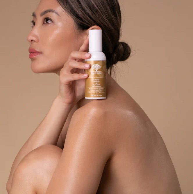 Get your glow on with this antioxidant-packed luxurious Warm Vanilla Essence Glowing Body Oil Spray from Birch Babe in a 120 ml aluminum botttle. It sprays on light and leaves skin hydrated and glowing all day!