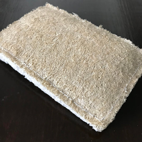 This loofah and celluose (wood pulp) sponge feels and functions like traditional sponge but is completely plant-based, plastic-free and compostable