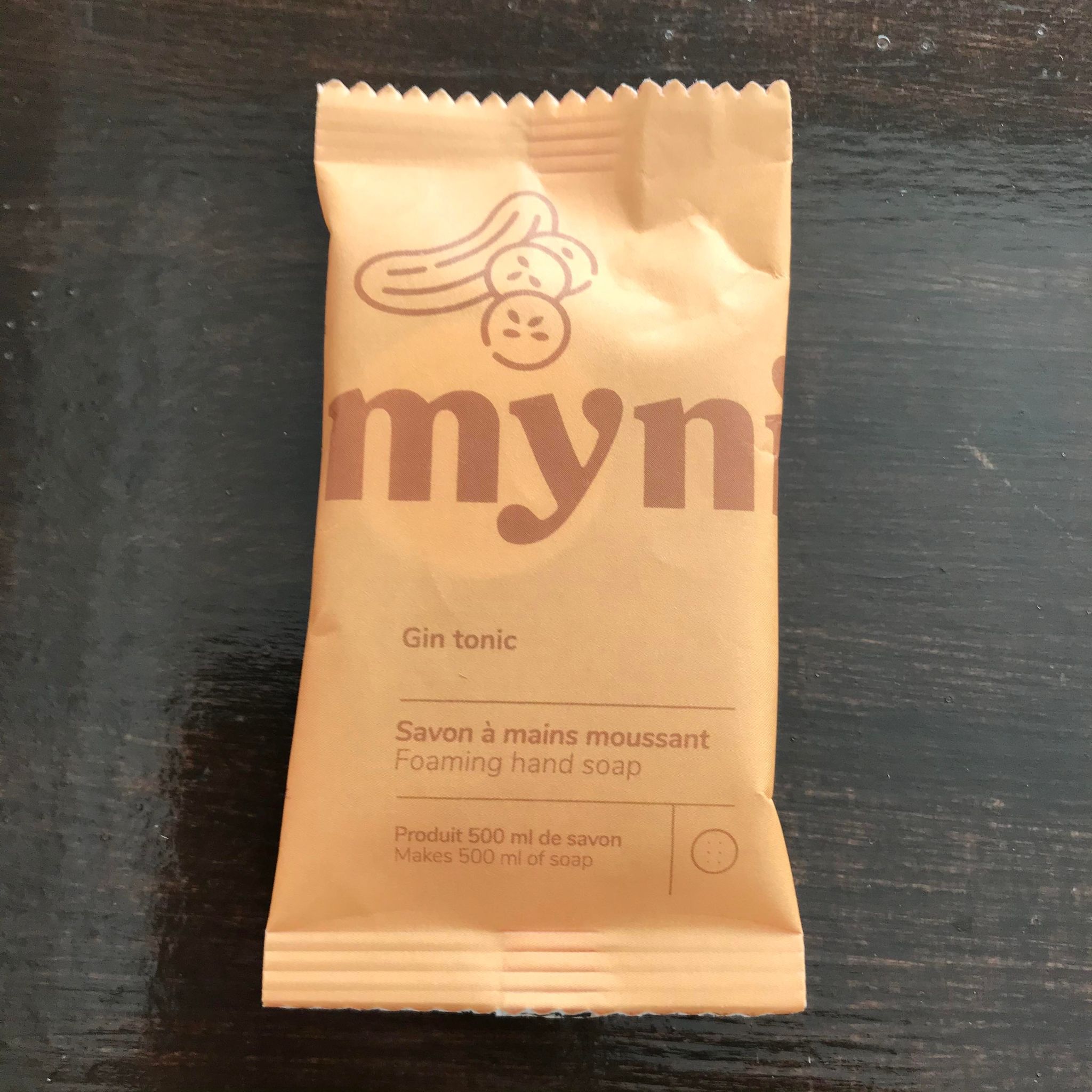 'Gin tonic' green and cucumber scented foaming hand soap concentrate in compostable pouch made in canada by myni