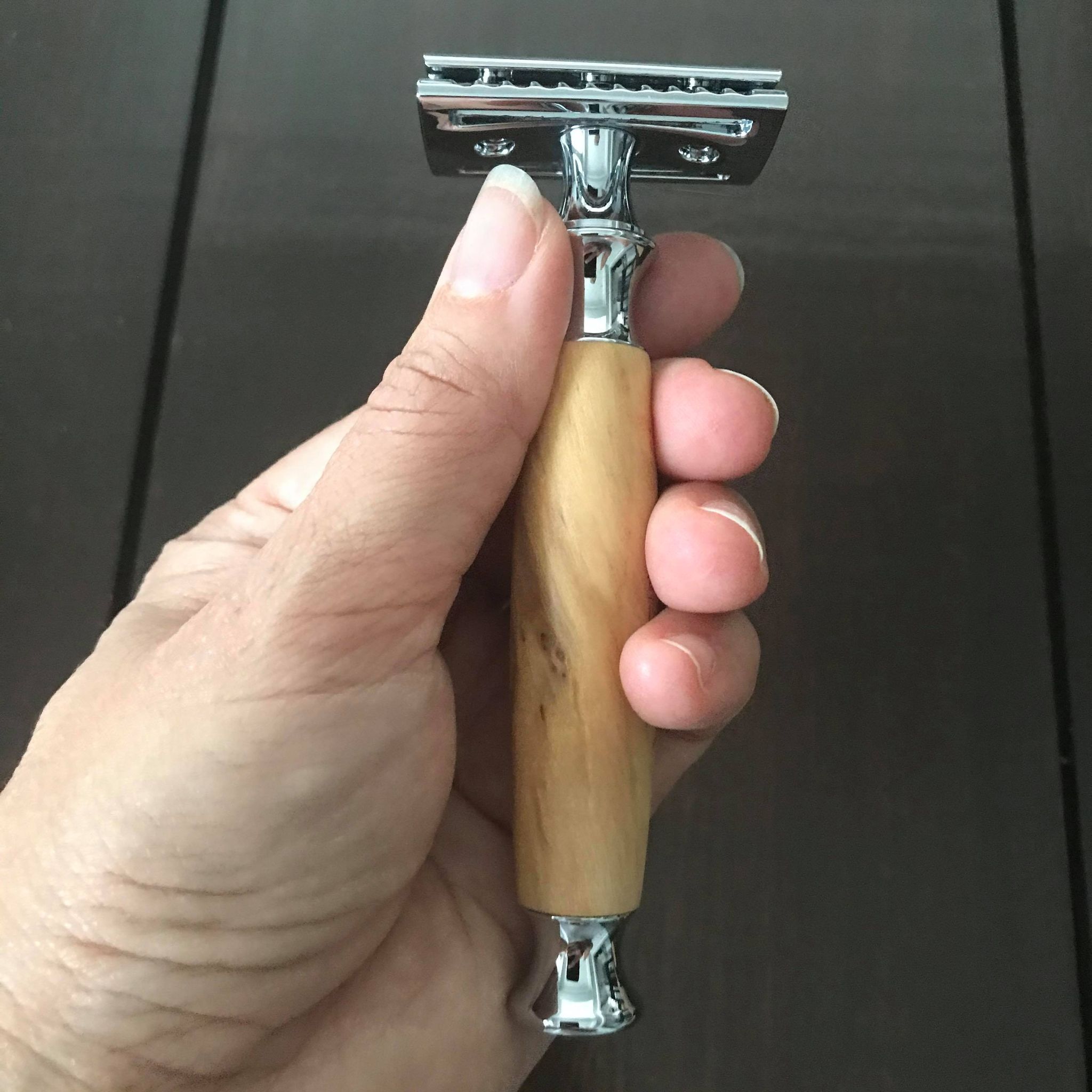 chrome safety razor with olive wood handle