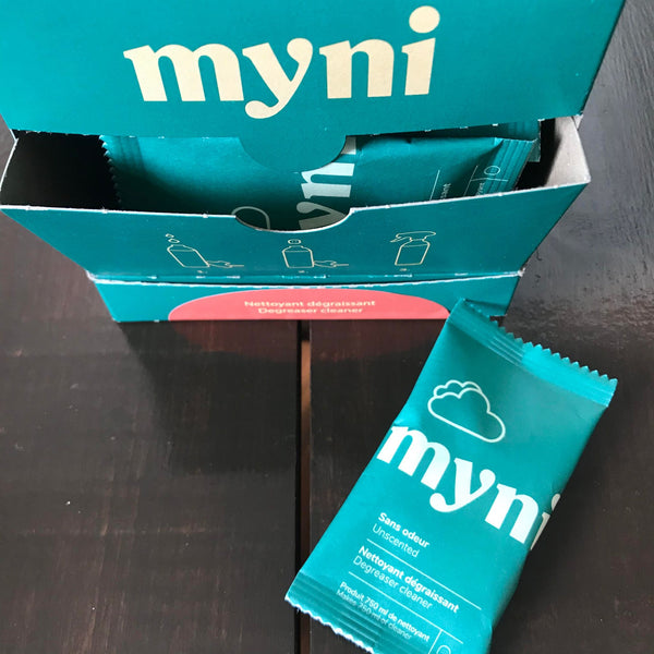 Unscented degreaser cleaner tablets in compostable packaging made in Canada by myni makes up to 750 ml of cleaner just by adding water and a tablet to a spray bottle