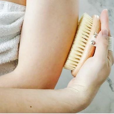how to dry brush your skin to remove dry and dead skin and increase circulation